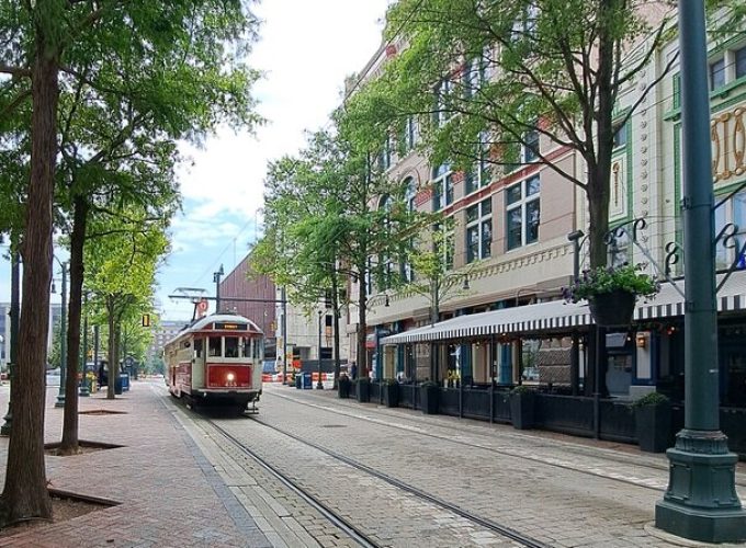 Walking and Trolley Tracks Tour in Memphis