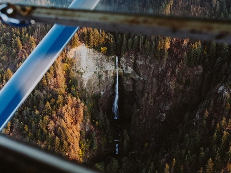 Air Tour of Multnomah Falls & Columbia Gorge from Portland