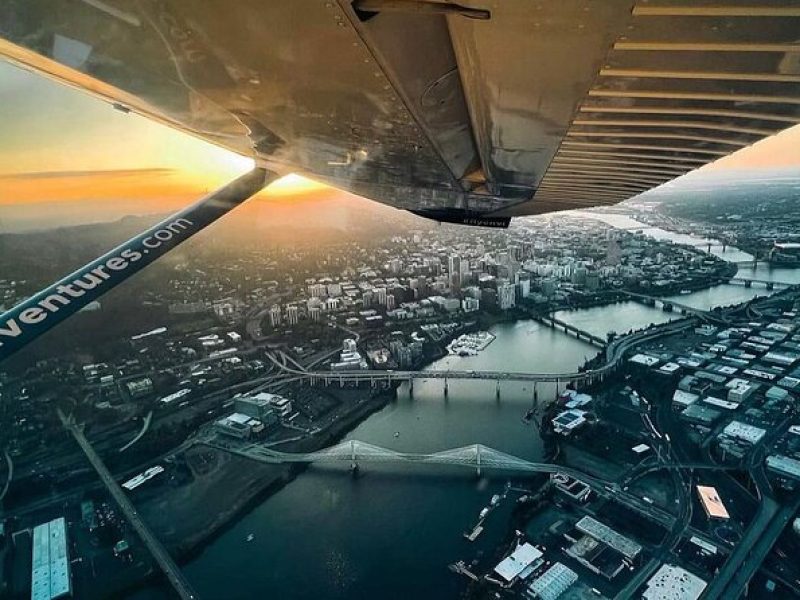Airplane Flight Tour over Portland, Oregon
