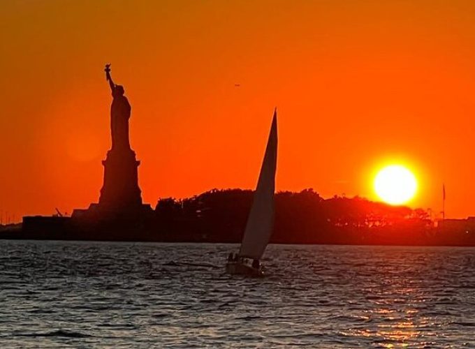 Private Sunset Sail of NYC Skyline and Statue of Liberty