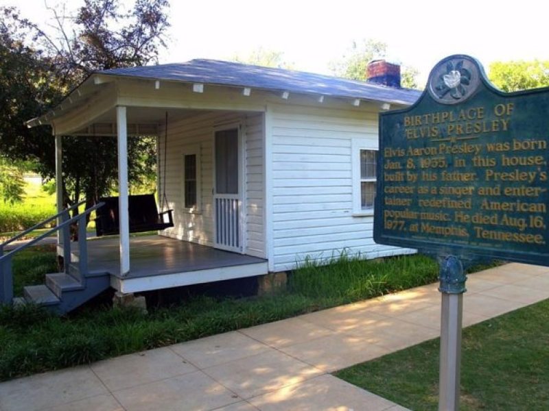 Elvis Presley Birthplace Park in Tupelo with Transport from Memphis