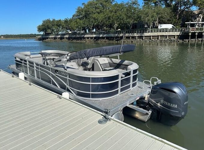 8 Hour Private Hilton Head Boat Rental 24 ft. Luxury Pontoon