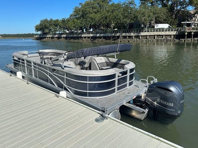 8 Hour Private Hilton Head Boat Rental 24 ft. Luxury Pontoon