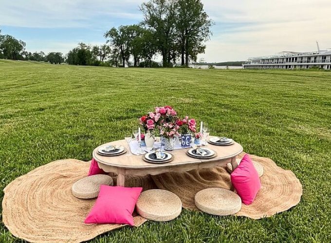 Private Luxury Picnic in Memphis (Mississippi River)