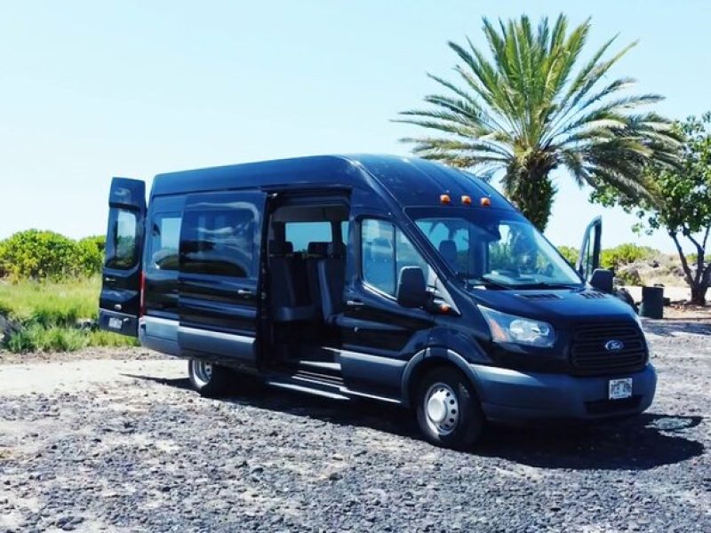 Private Big Island Customizable 14 person Tour/Chauffeur Service