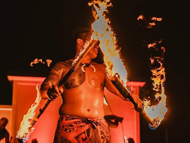 Ahi Uila Fire Show and Dinner