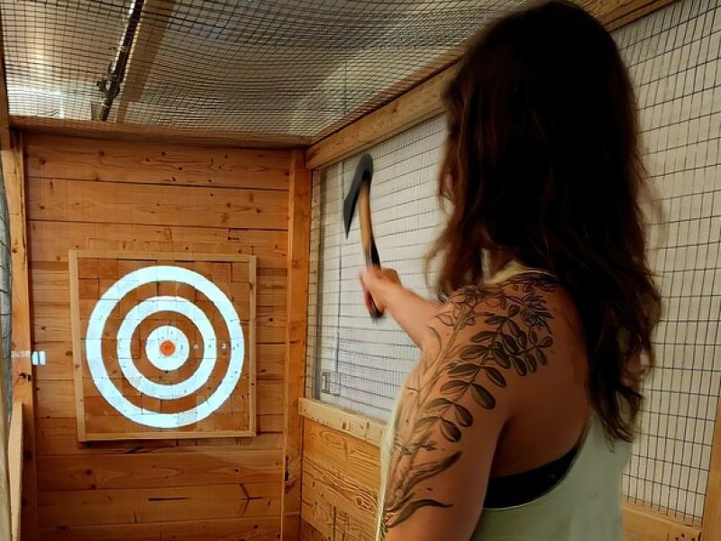 Axe Throwing – 60 minute Experience