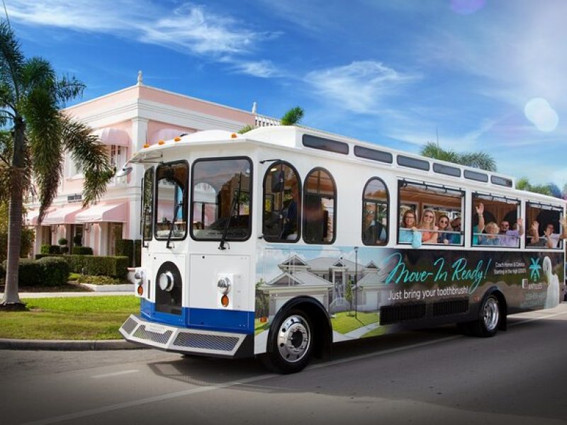 Guided Tour of Naples on a Vintage Trolley (Hop on – Hop off)