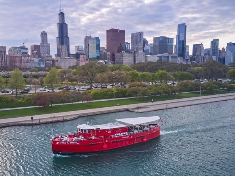 Historical and Architectural Chicago Fireboat River Cruise