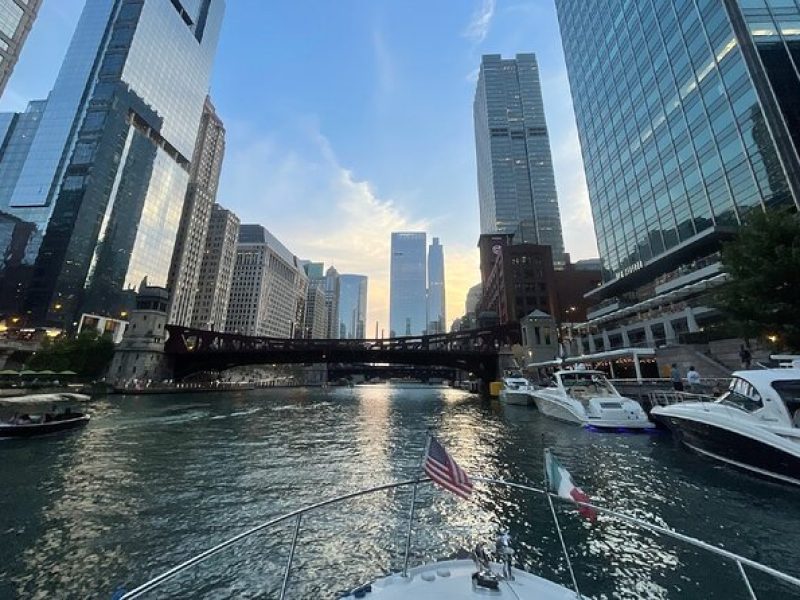 Private Chicago 6-Hour Boat Tour with Captain