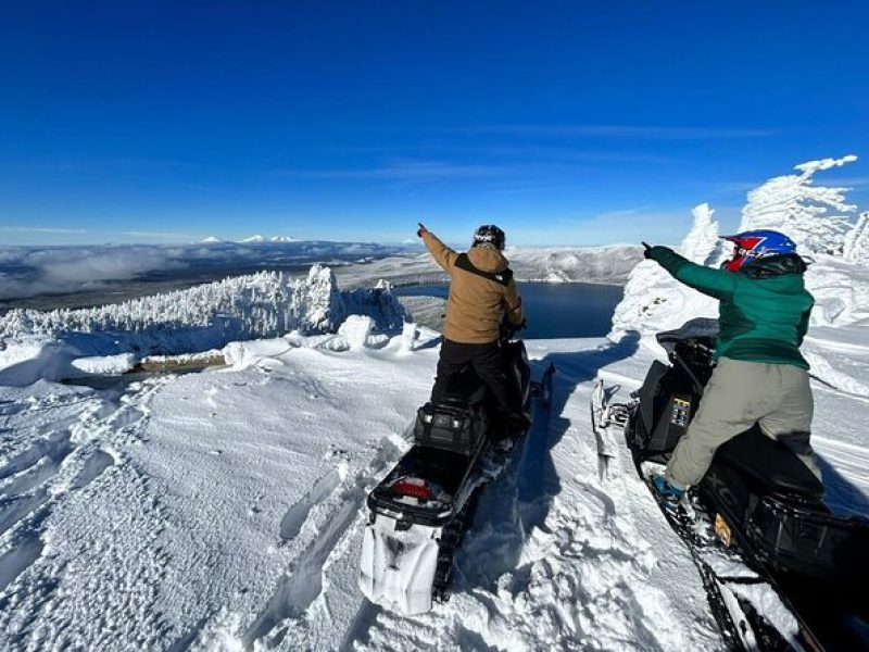 4-Hour Guided Scenic National Monument Snowmobile Tour in Bend