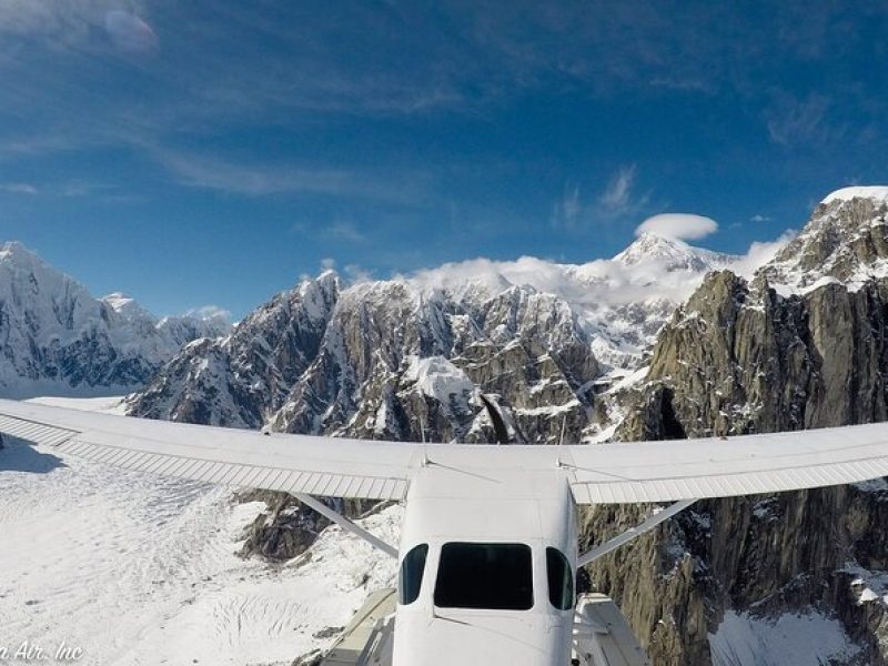 Small-Group Flight Denali National Park Tour with Guided Hike