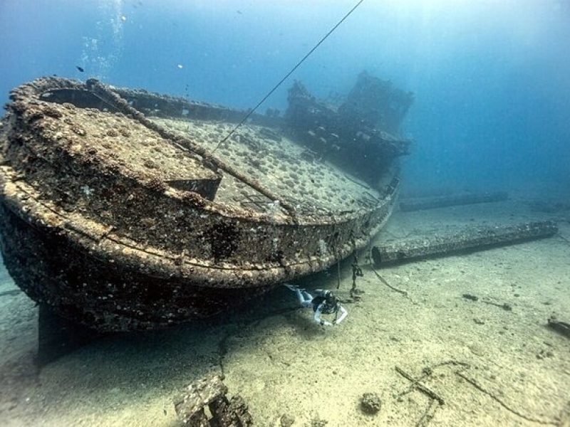 Certified Diver:2-Tank Deep Wreck and Shallow Reef Dives off Oahu