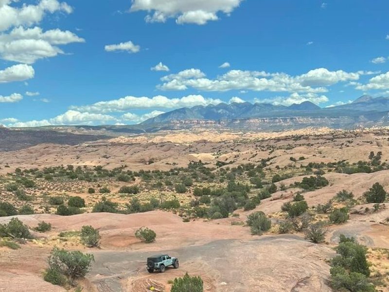 Hell’s Revenge Private 4×4 Guided Jeep Experience in Moab