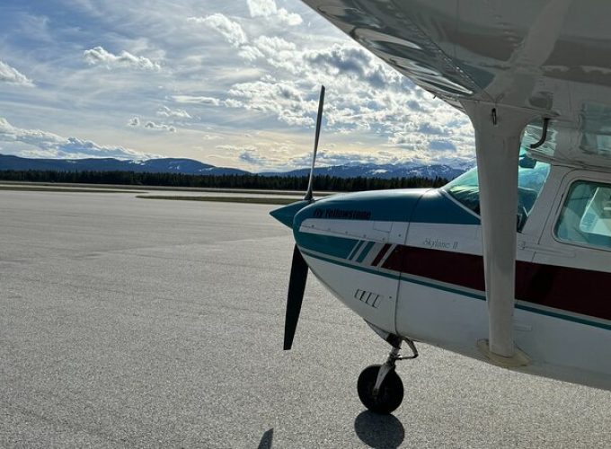 1 Hour Aerial Tour Over the Western Boundary of Yellowstone