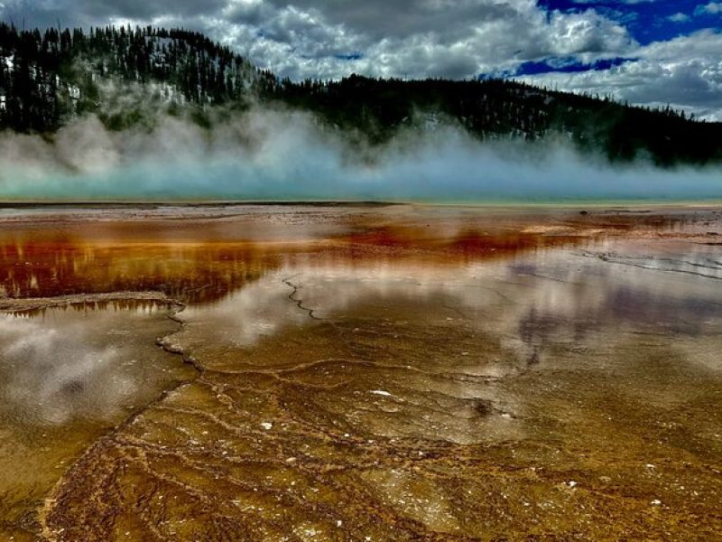 Private Yellowstone Hot Spots Tour From West Yellowstone