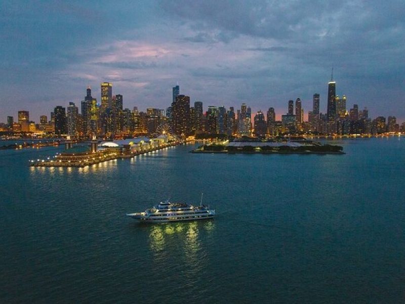 Chicago Buffet Dinner Cruise on Lake Michigan