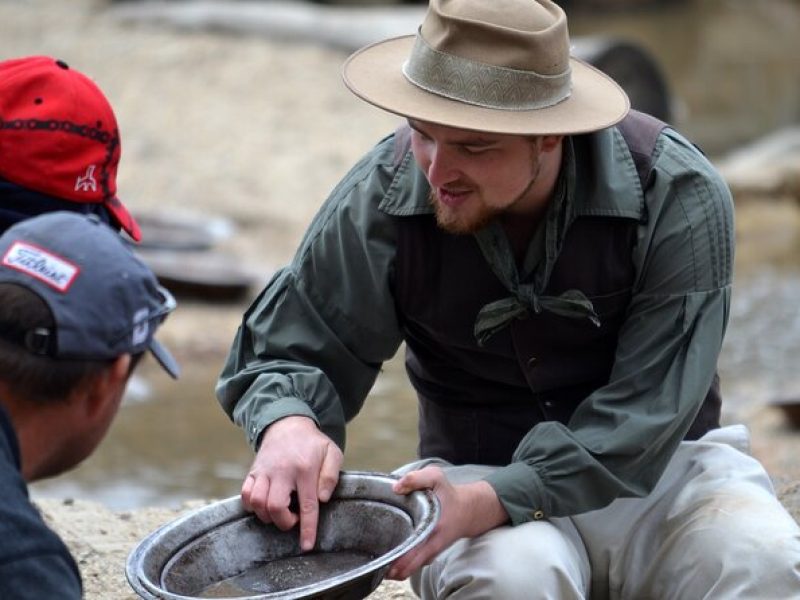 Gold Rush – Guided Hiking & Gold Panning Tour