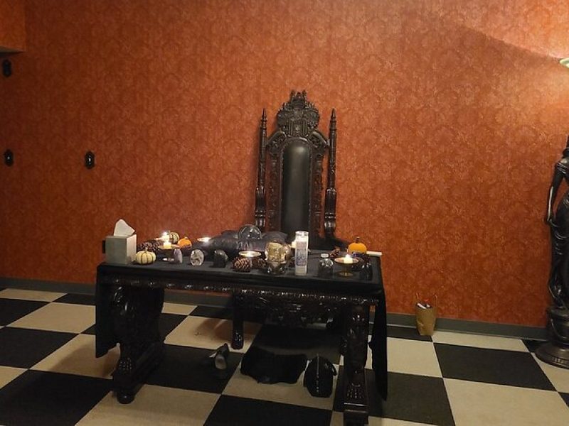 Experience Authentic Salem Seance with Entry Pass