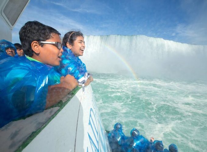 Niagara at a Glance Tour with Maid of the Mist Boat Cruise