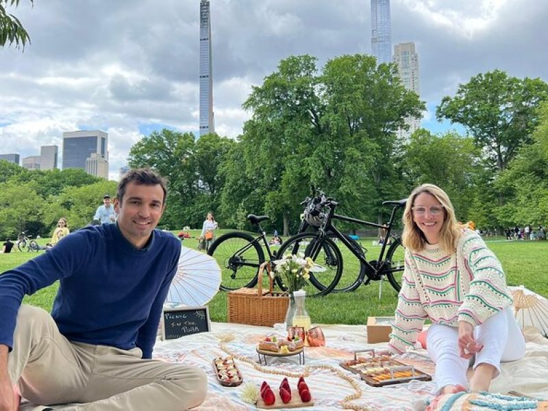 Private Central Park Bike Tour and Luxurious Picnic