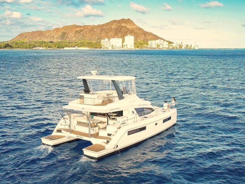 Exclusive Waikiki Yacht Snorkel with Lunch and Bevs