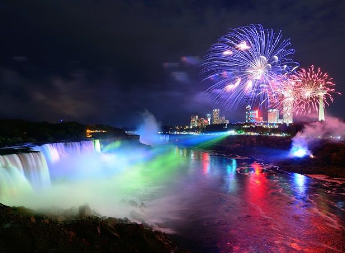 Niagara Falls, USA Day & Night Small Group Tour plus Dinner