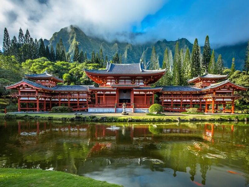 Hidden Gems of Oahu Circle Island Tour with Byodo In Temple