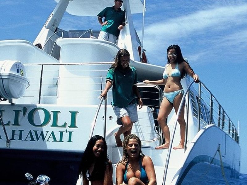 Oahu Catamaran Cruise: Wildlife, Snorkeling and a Hawaiian Meal