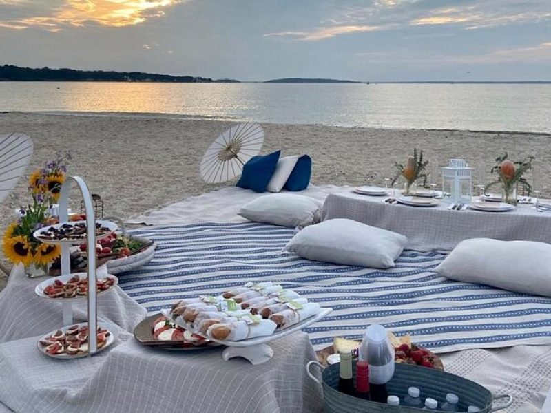 Hamptons Beach Picnic with Private Helicopter from Manhattan