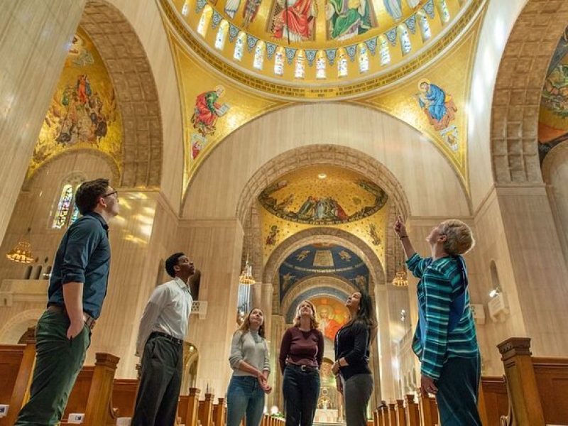 Private Guided Tour of Basilica, Cathedral, Embassy Row and more!