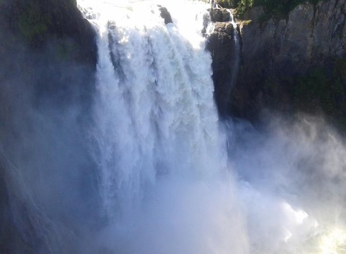 Private Cascade Mountains and Waterfalls Tour from Seattle