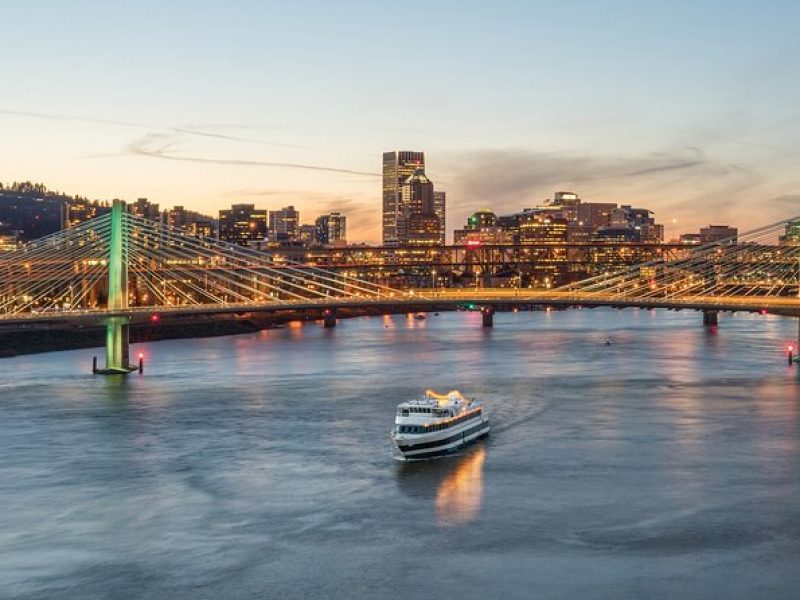 2.5-hour Dinner Cruise on Willamette River