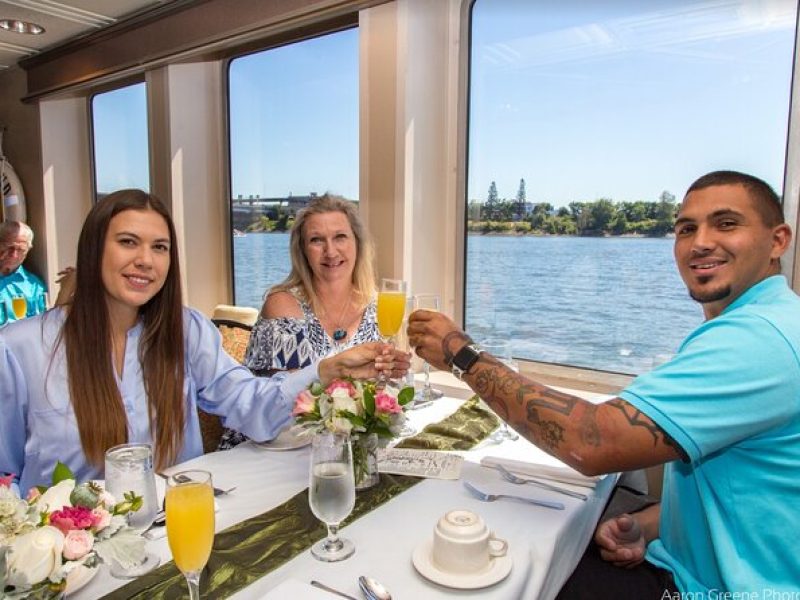 2-hour Champagne Brunch Cruise on Willamette River