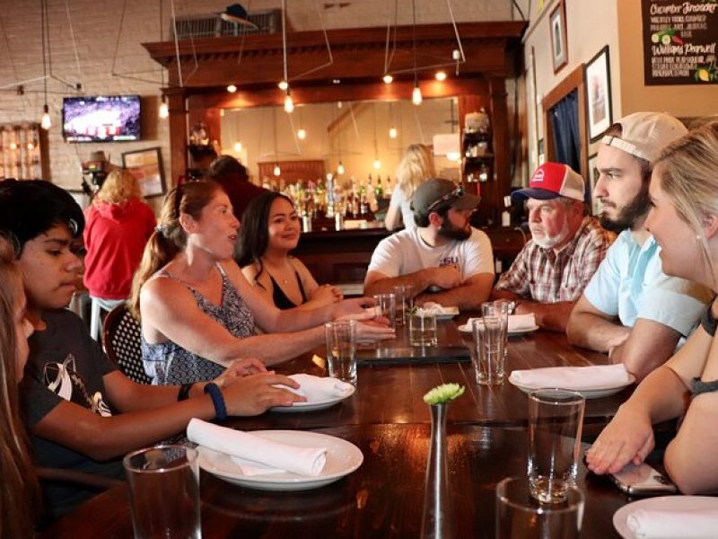 New Orleans Garden District Food & History Tour with Local Guide