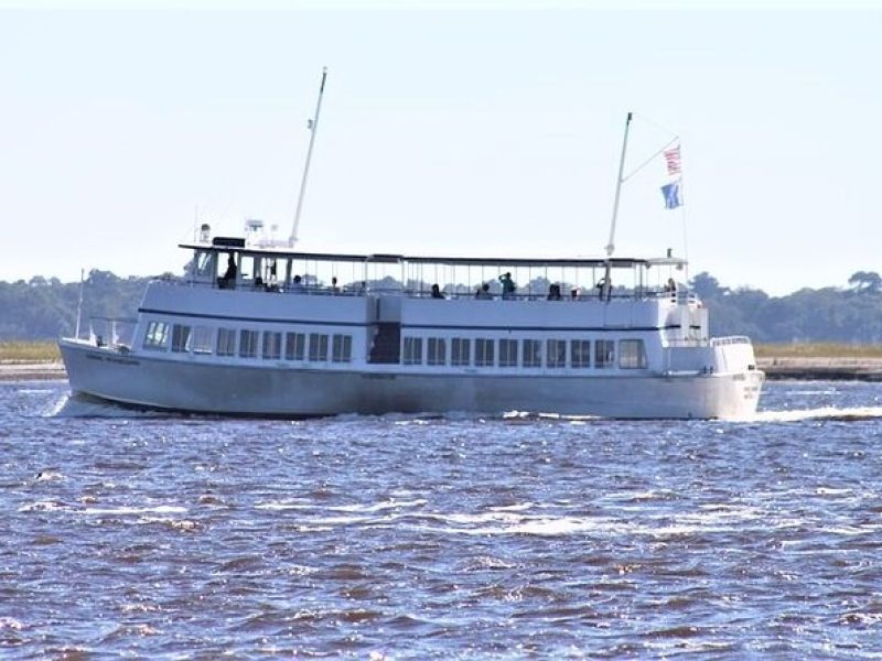 1.5-Hour Charleston Harbor Cruise with Live Narration