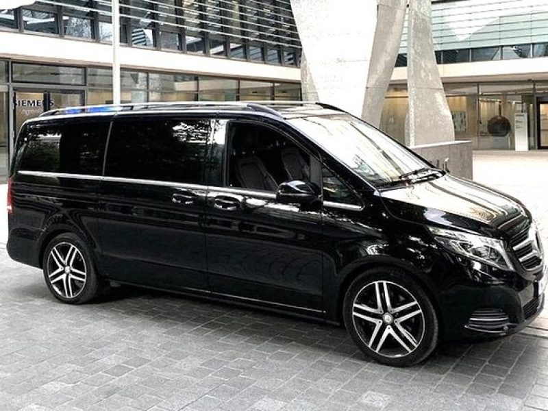 Arrival Private Transfer: Dulles Airport IAD to Washington in Luxury Van