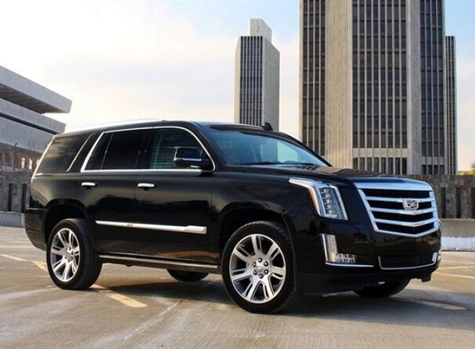 Arrival Private Transfer: Denver Airport DEN to Denver in Luxury SUV