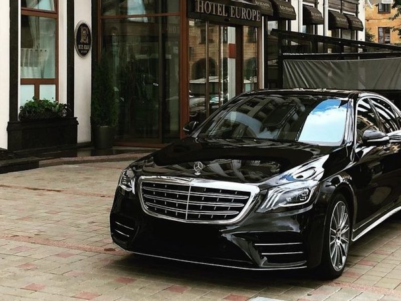 Departure Private Transfer: Hollywood Beach to Airport FLL in Luxury Car