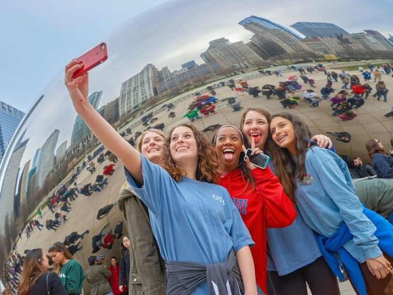 Small Group History And Architecture Walking Tour of Chicago