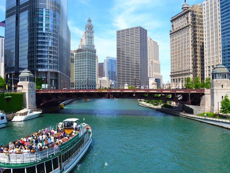 Chicago History and Architecture Walking Tour with Boat Cruise