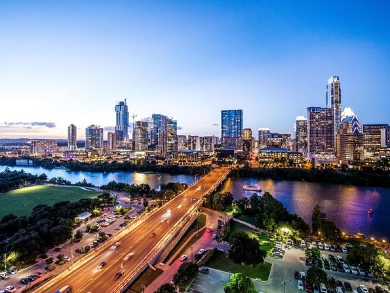 Austin Small Group Night Tour with Famous Austin Bat Boat Cruise