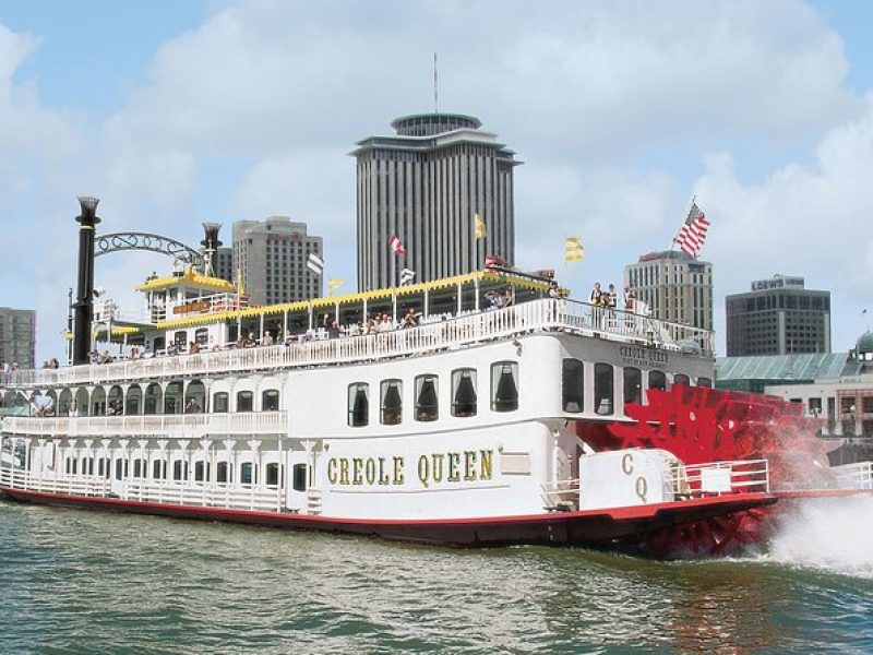 Paddlewheeler Creole Queen Historic Mississippi River Cruise