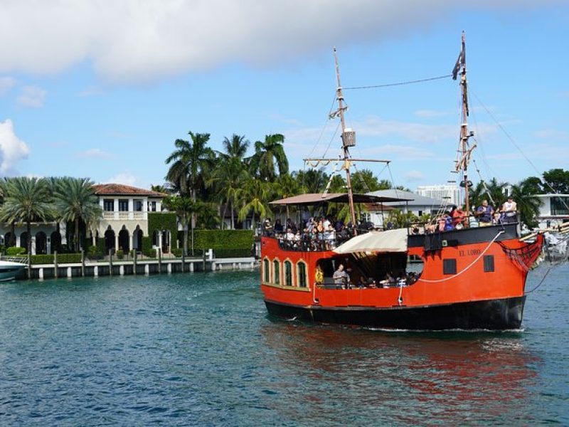 Iconic Miami Pirate Tour: Skyline & Millionaire's Homes