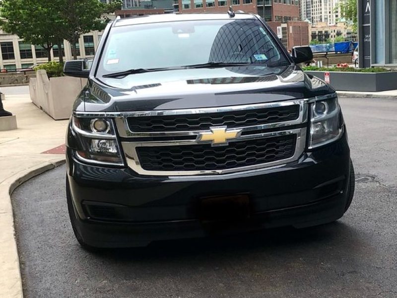 Meet and Greet Private SUV Transfer from MDW to Downtown Chicago