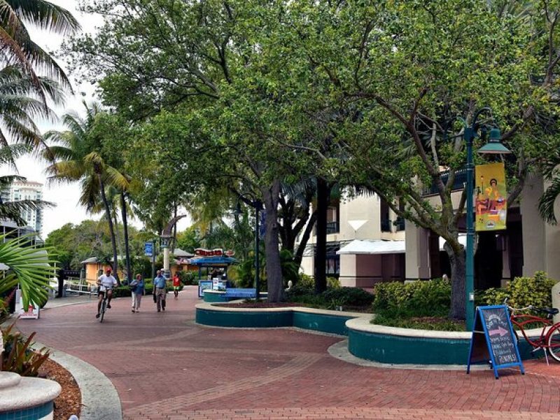 Fort Lauderdale History and Sightseeing Tour on Electric Bike(s)