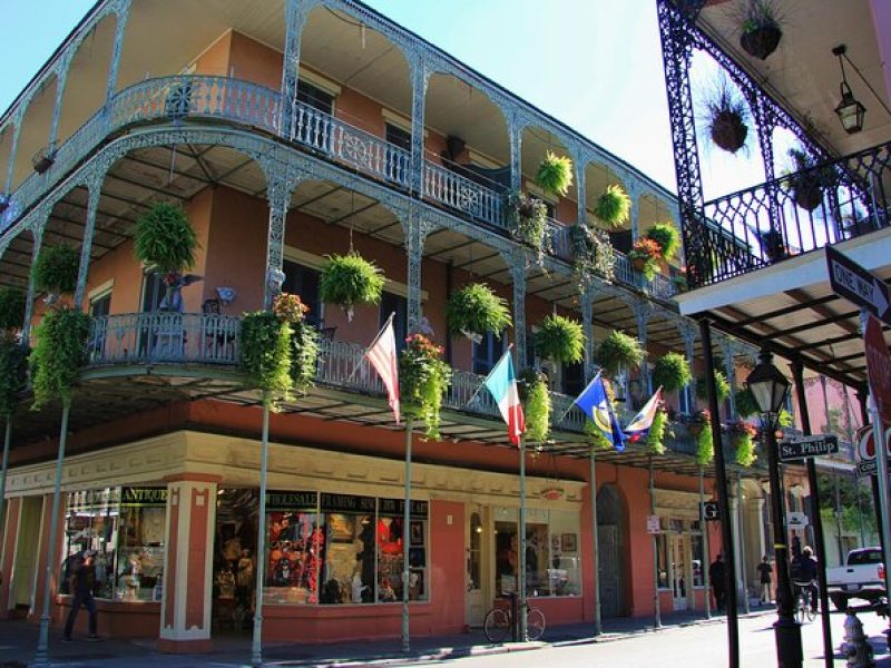 New Orleans Private City and Cemetery Tour for Up to 25 Passengers