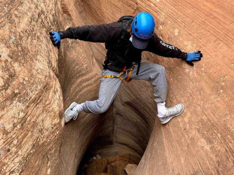 Private 5-7 Hour Canyoneering Day Tour in Moab