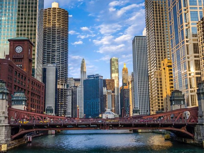 Chicago River Architecture Tour with Small Boat Upgrade Option